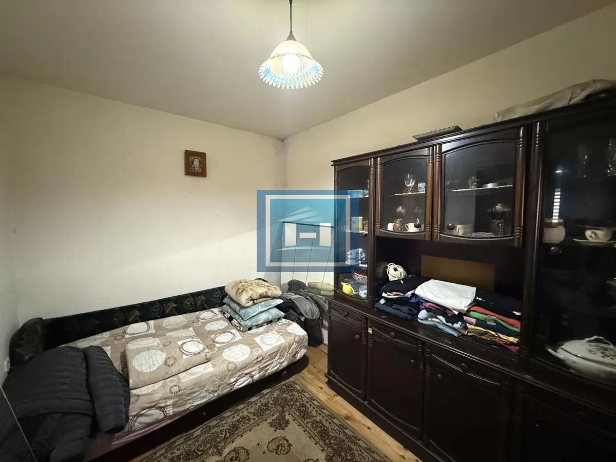 Na prodaju porodična kuća sa pomoćnim objektom – mirna lokacija, odličan potencijal 19