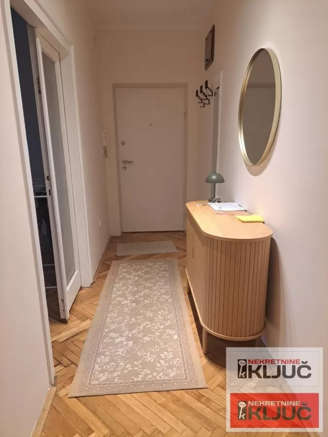 Odlican stan u centru grada/Spens/ 10