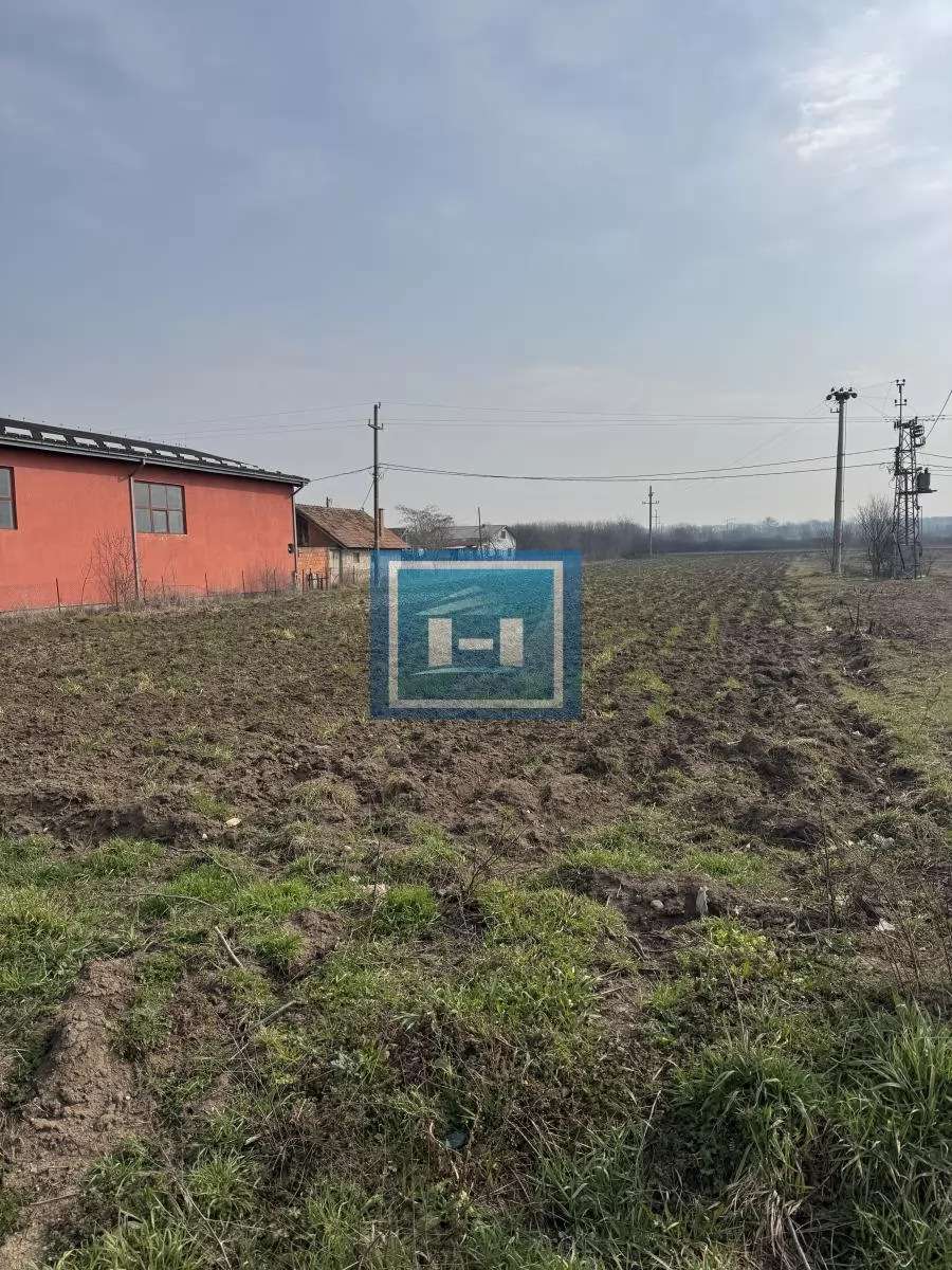 Plac pravilnog oblika na glavnom putu Ćuprija-Supska 1