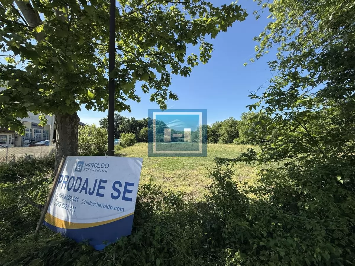 Plac za gradnju poslovnog objekta ili hale 8