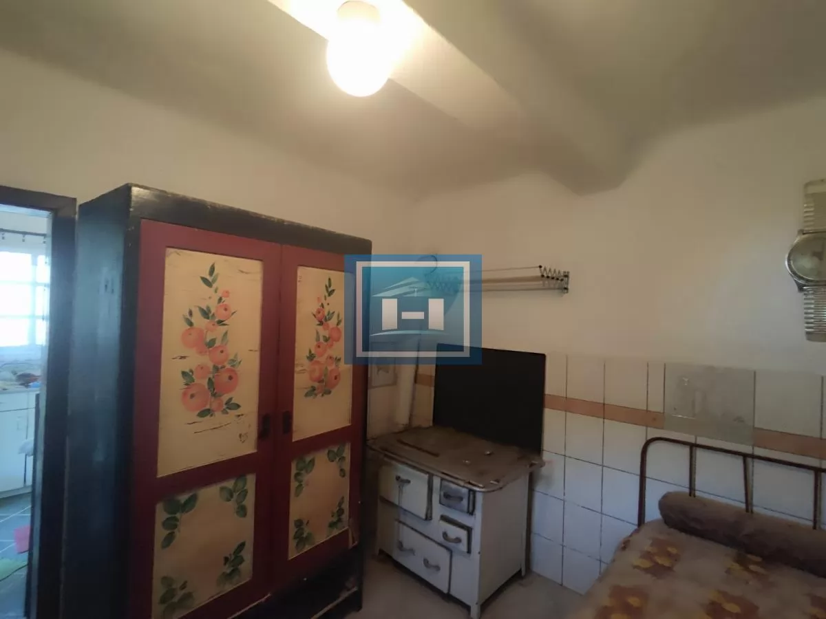 Porodična seoska kuća sa većom parcelom  na 2 km od grada 14
