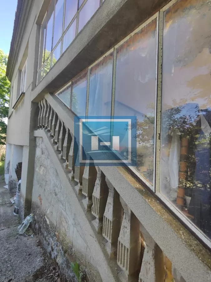 Porodična seoska kuća sa većom parcelom  na 2 km od grada 20