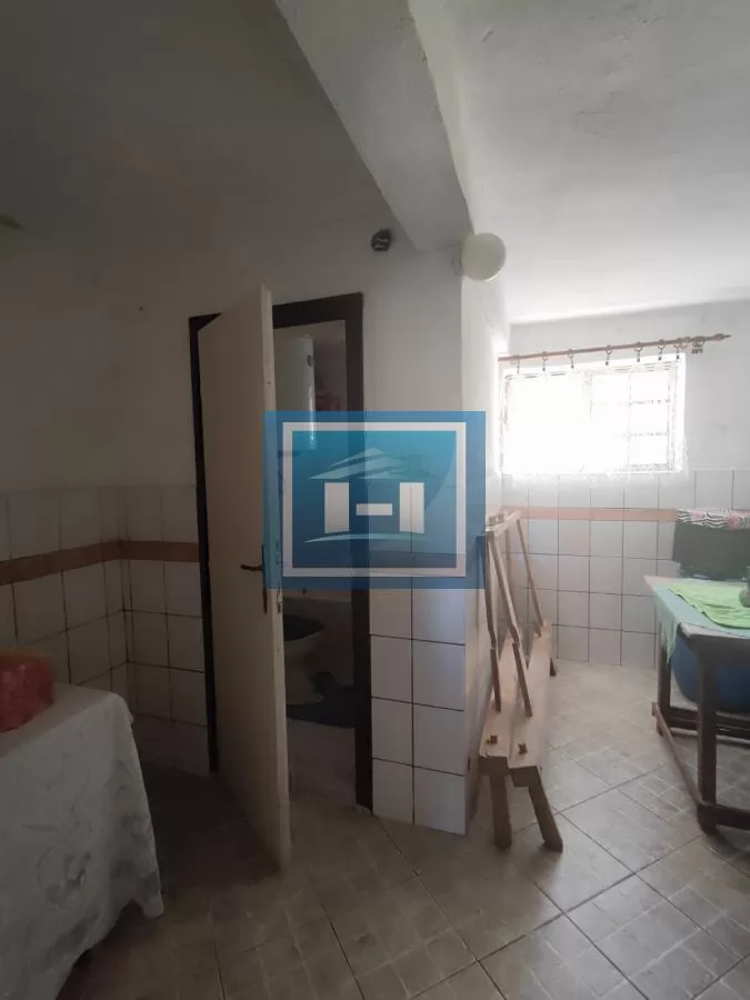 Porodična seoska kuća sa većom parcelom  na 2 km od grada 24