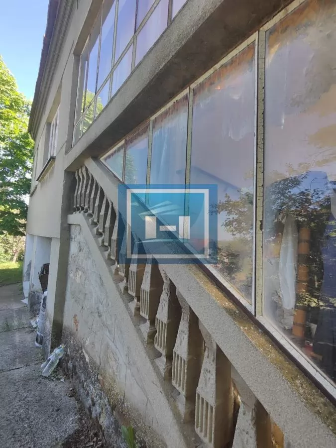 Porodična seoska kuća sa većom parcelom  na 2 km od grada 31
