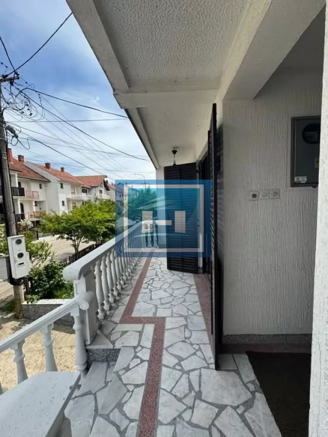 Praktična kuća na odličnoj lokaciji 3