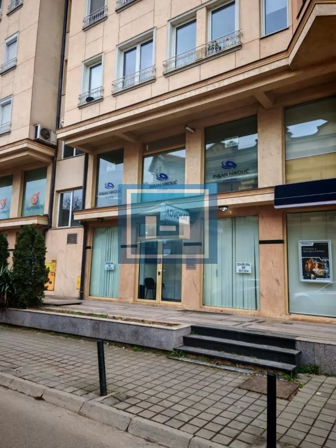 Prodaja poslovnog prostora u centru 1