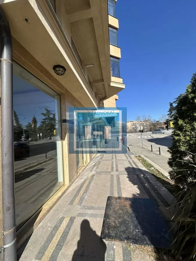 Prodaja poslovnog prostora u centru 12