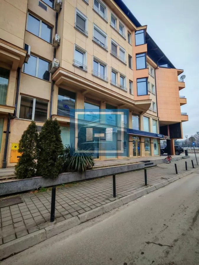 Prodaja poslovnog prostora u centru 3