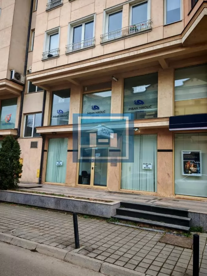 Prodaja poslovnog prostora u centru 6