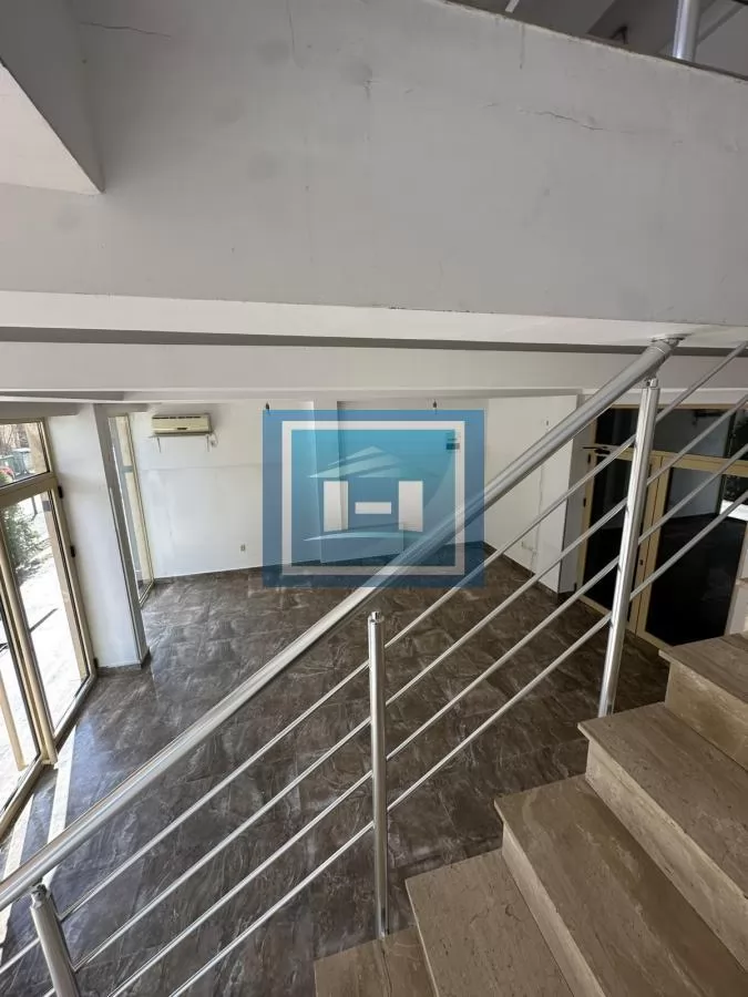 Prodaja poslovnog prostora u centru 9