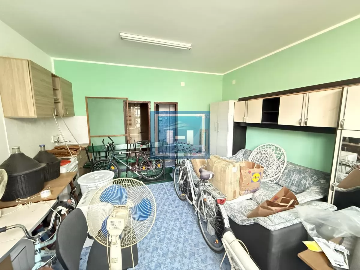Smeštaj za radnike – nameštene stambene jedinice oko 30 m² sa kupatilom 15