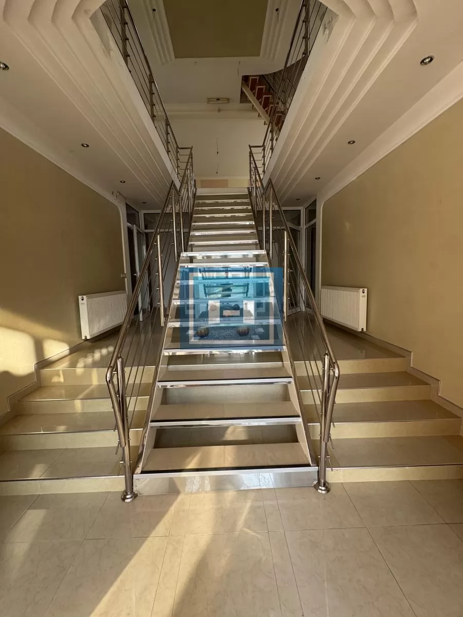 sređen lokal u glavnoj ulici 1