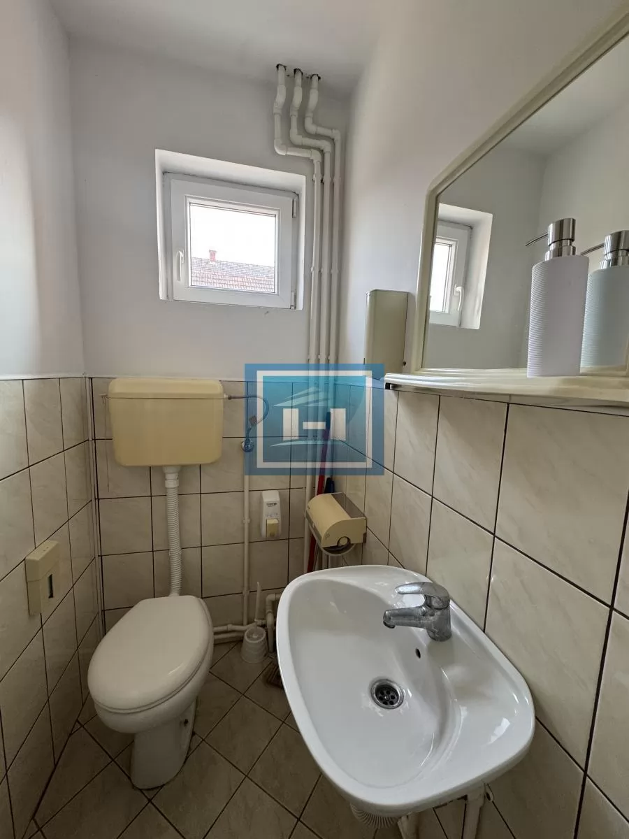 Sređen lokal u glavnoj ulici 15