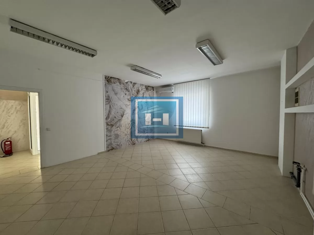 sređen lokal u glavnoj ulici 6