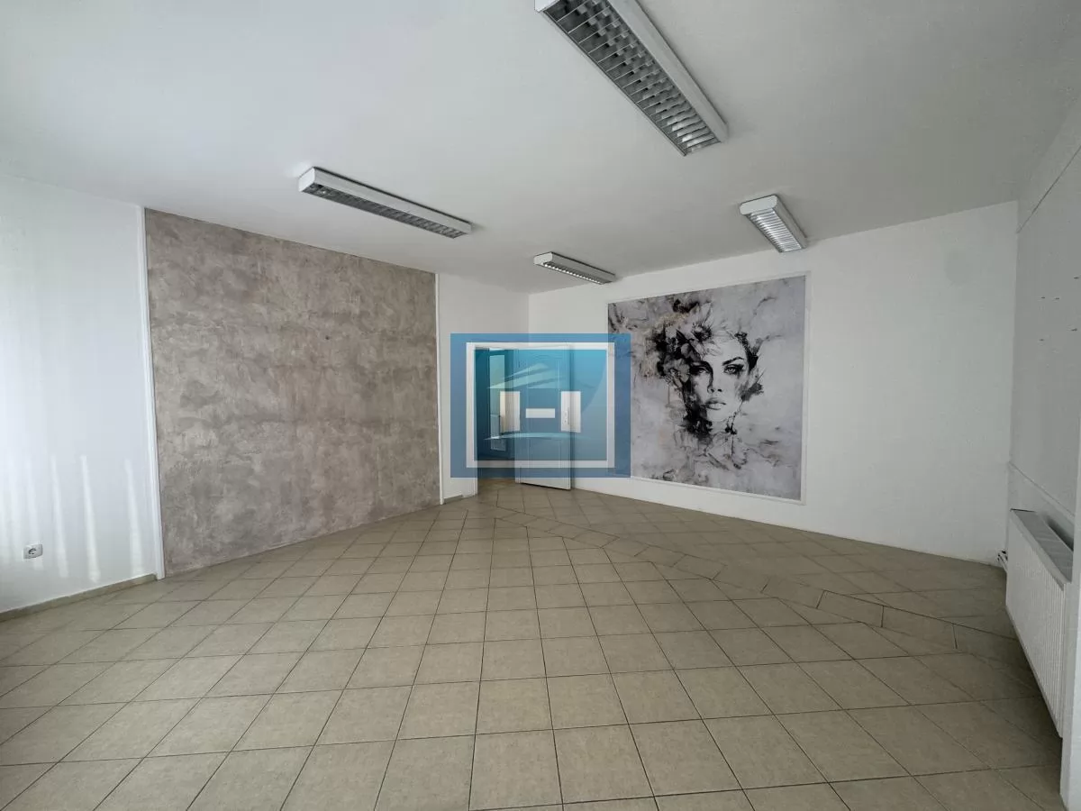 sređen lokal u glavnoj ulici 8