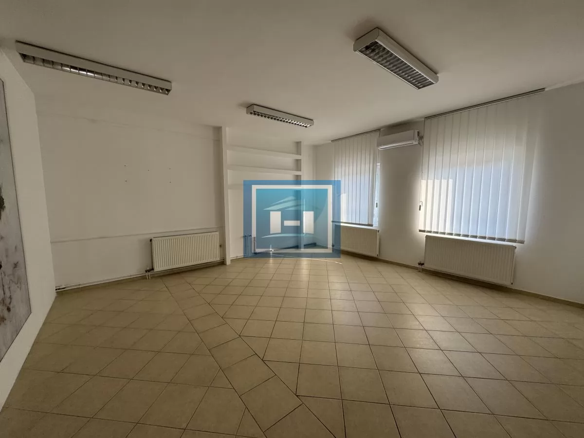 Sređen lokal u glavnoj ulici 9