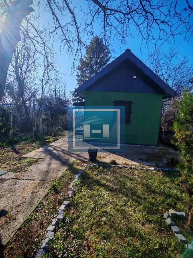 Sredjena vikendica na prodaju 1