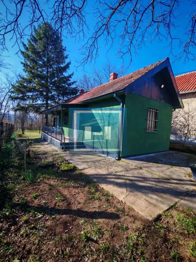 Sredjena vikendica na prodaju 2