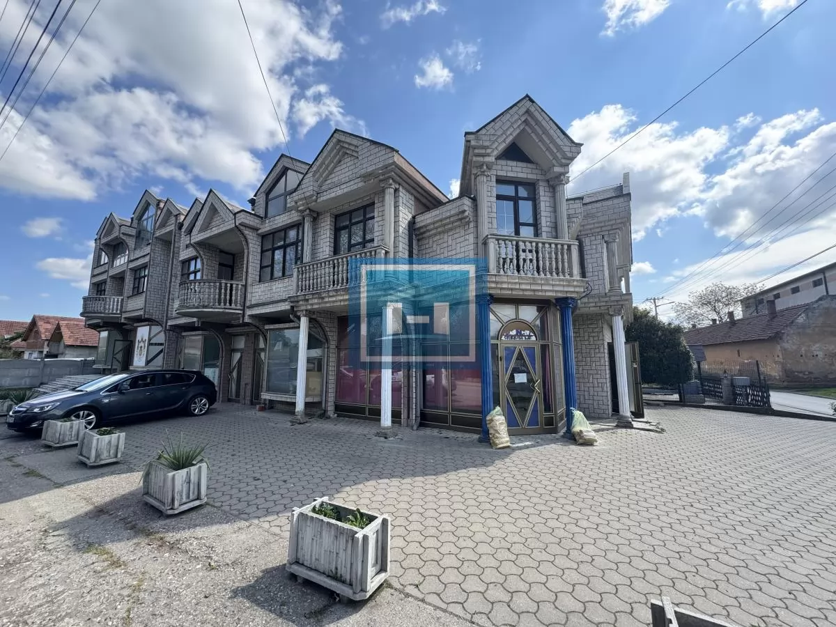 Stambeno poslovni objekat od 885m2 sa 4 lokala 1