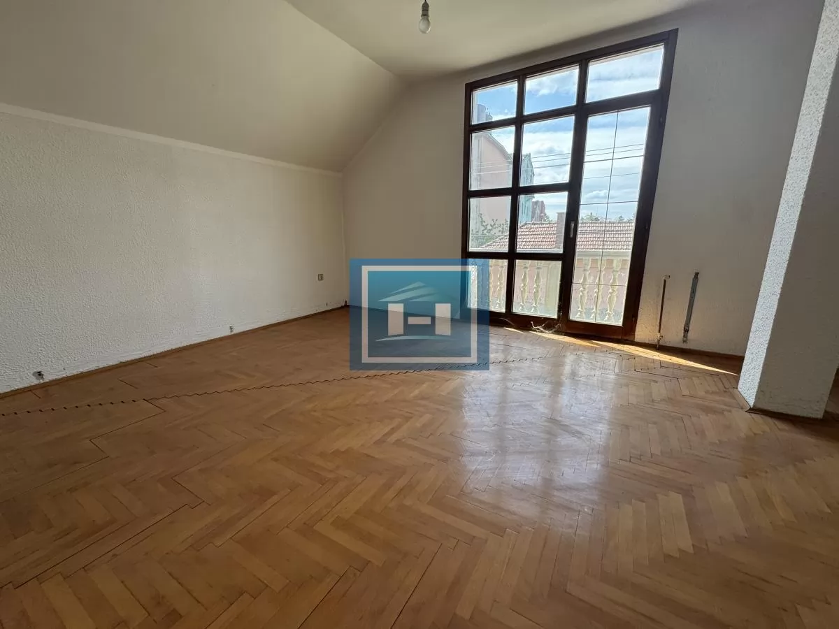 Stambeno poslovni objekat od 885m2 sa 4 lokala 10