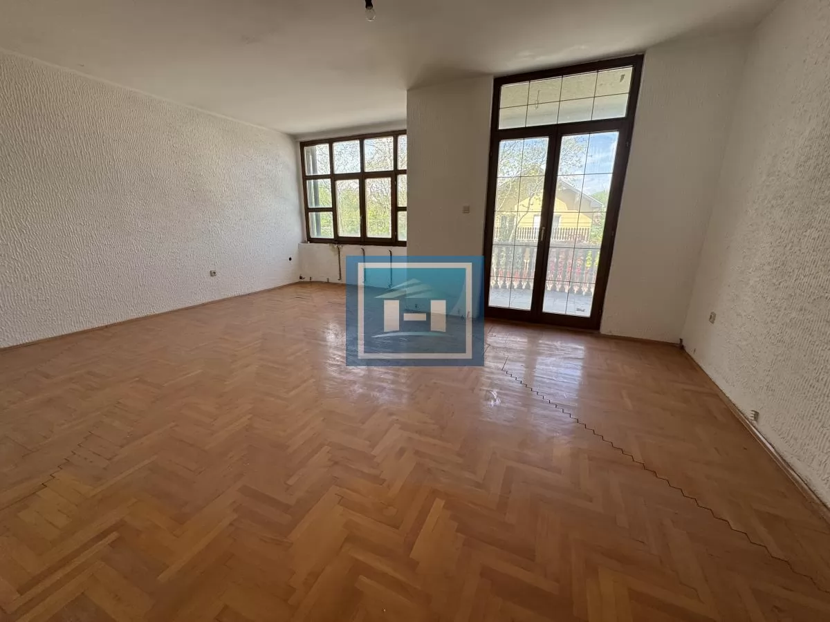 Stambeno poslovni objekat od 885m2 sa 4 lokala 13