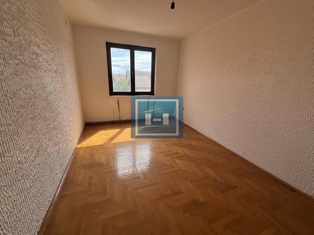 Stambeno poslovni objekat od 885m2 sa 4 lokala 7