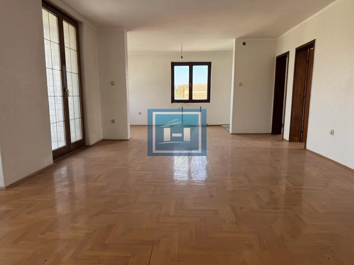 Stambeno poslovni objekat od 885m2 sa 4 lokala 9