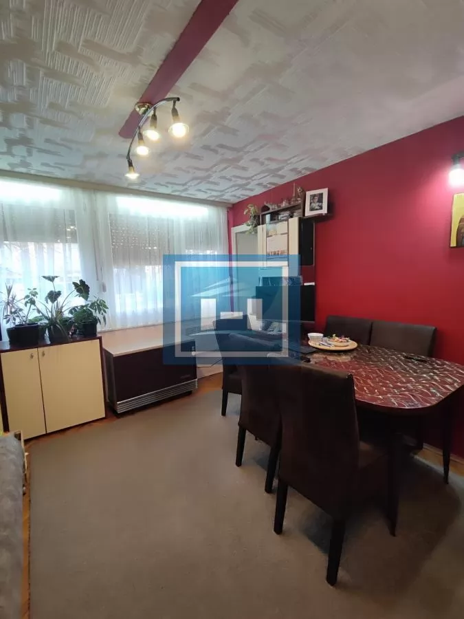 Stan niže spratnosti u centru grada sa garažom i podrumom 6