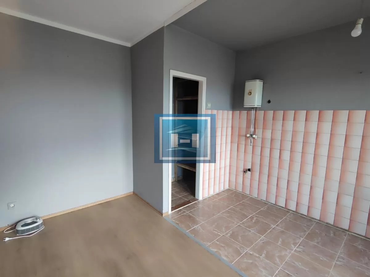 Stan od 45m2 sa garažom i ostavom od 35m2 na Strelištu 1