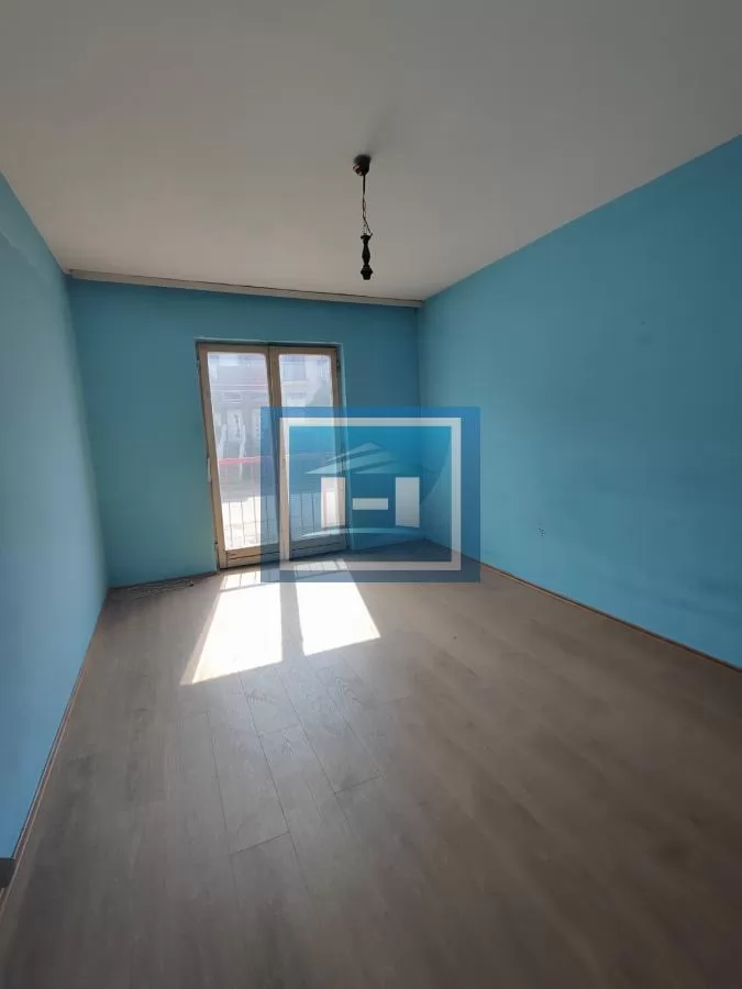 Stan od 45m2 sa garažom i ostavom od 35m2 na Strelištu 11