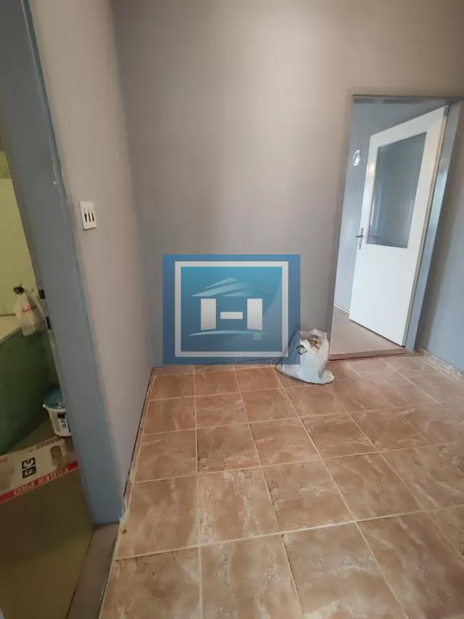 Stan od 45m2 sa garažom i ostavom od 35m2 na Strelištu 15