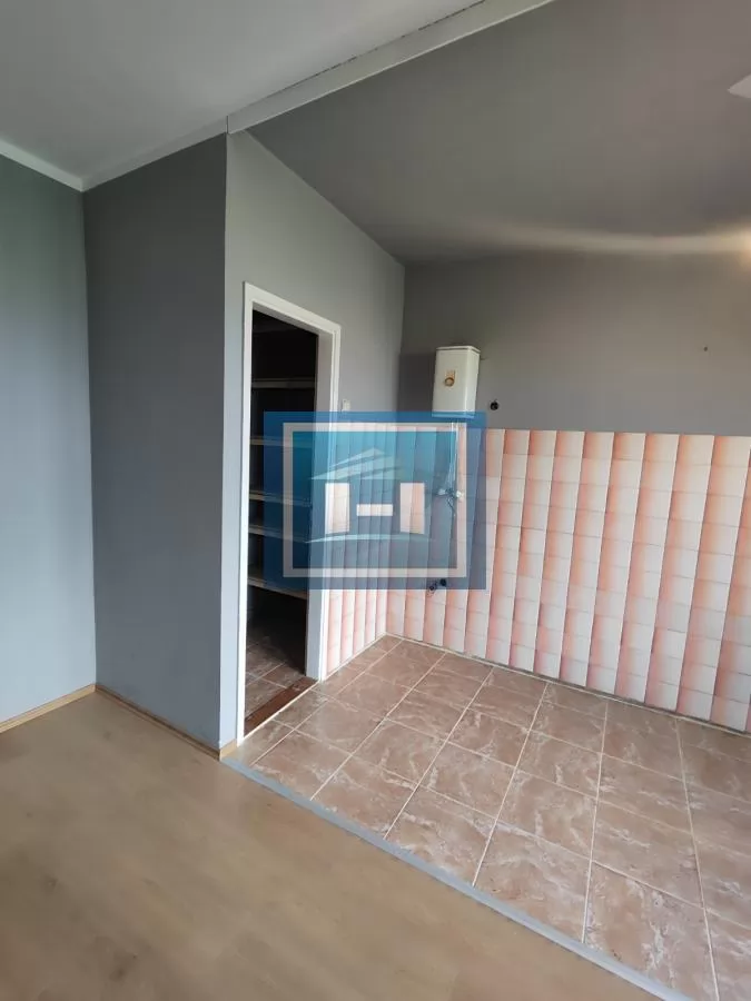 Stan od 45m2 sa garažom i ostavom od 35m2 na Strelištu 2