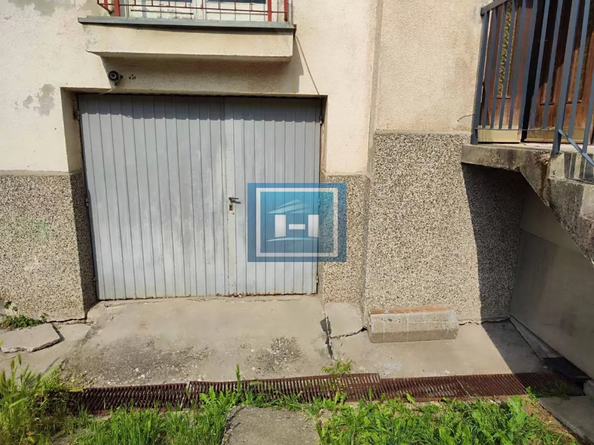 Stan od 45m2 sa garažom i ostavom od 35m2 na Strelištu 20