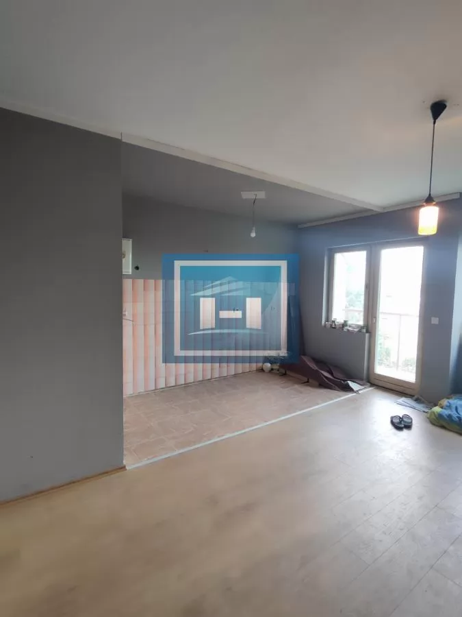 Stan od 45m2 sa garažom i ostavom od 35m2 na Strelištu 3