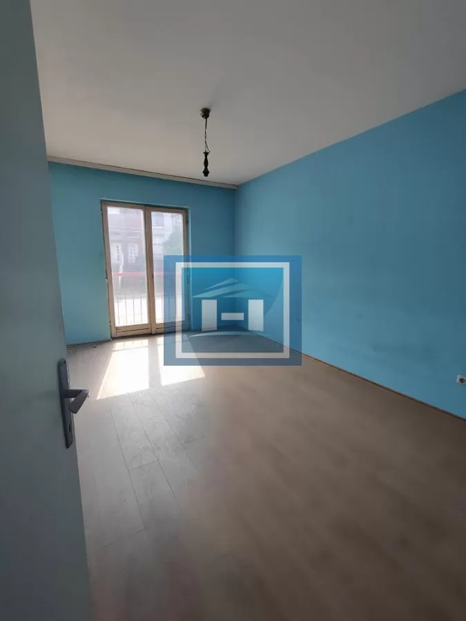 Stan od 45m2 sa garažom i ostavom od 35m2 na Strelištu 6