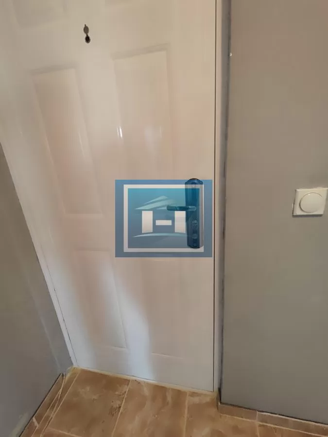 Stan od 45m2 sa garažom i ostavom od 35m2 na Strelištu 8