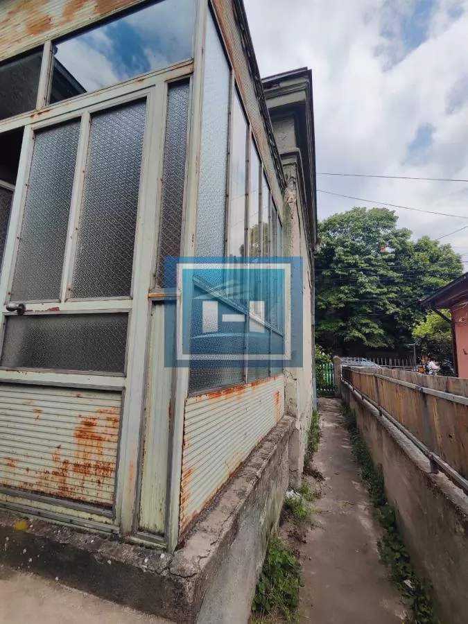 Kuća u centru grada retko u ponudi 79m2 sa pomoćnim objektim od 19 m2 14