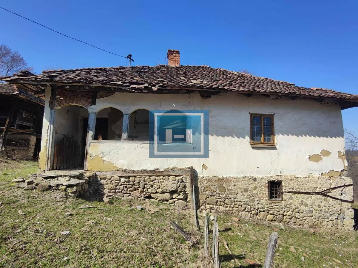 Staro autentično Srpsko ognjište sa 4 hektara zemlje u blizini manastira Kalenić Rekovac 1