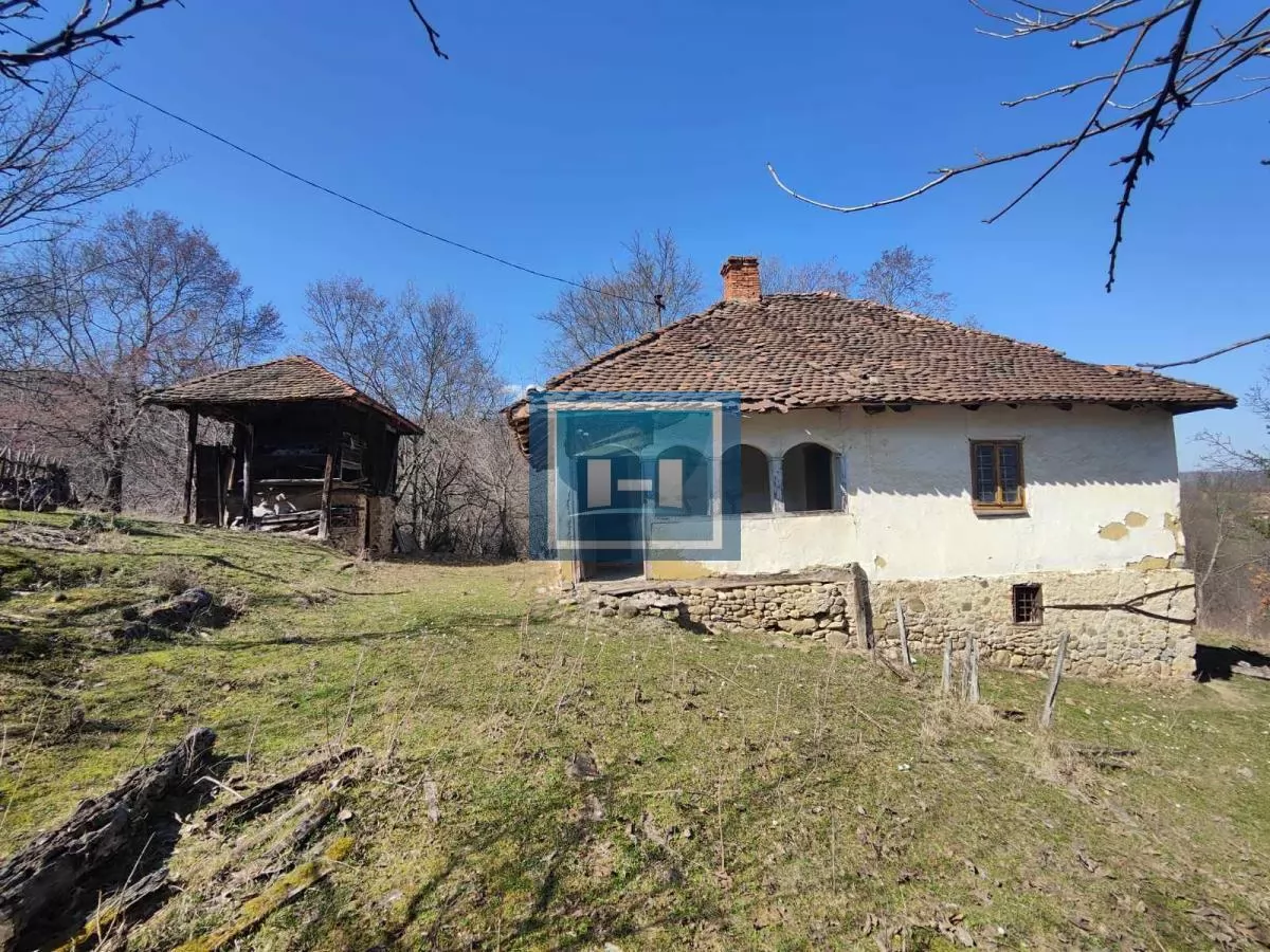 Staro autentično Srpsko ognjište sa 4 hektara zemlje u blizini manastira Kalenić Rekovac 2