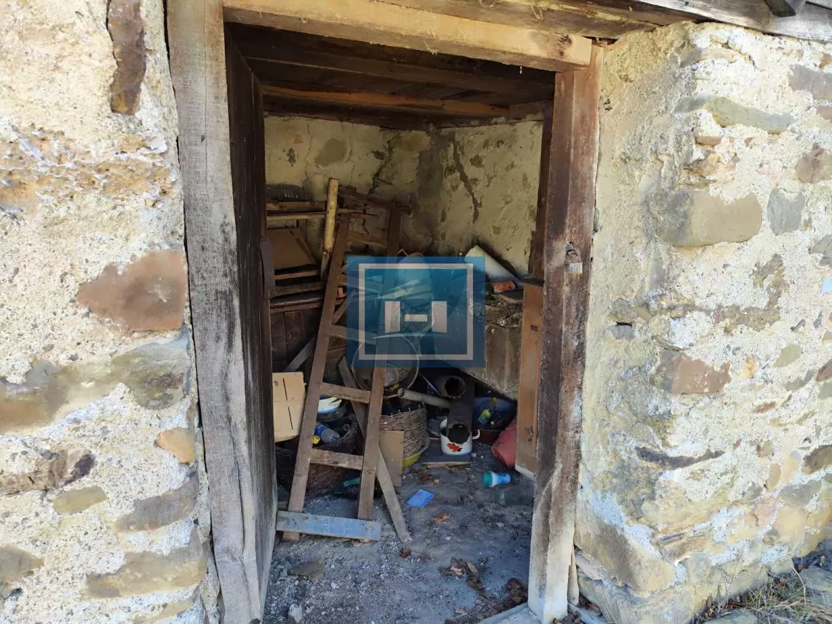 Staro autentično Srpsko ognjište sa 4 hektara zemlje u blizini manastira Kalenić Rekovac 29