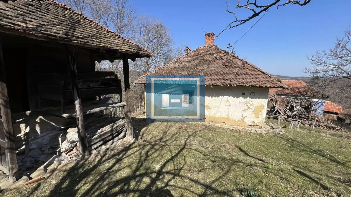 Staro autentično Srpsko ognjište sa 4 hektara zemlje u blizini manastira Kalenić Rekovac 37
