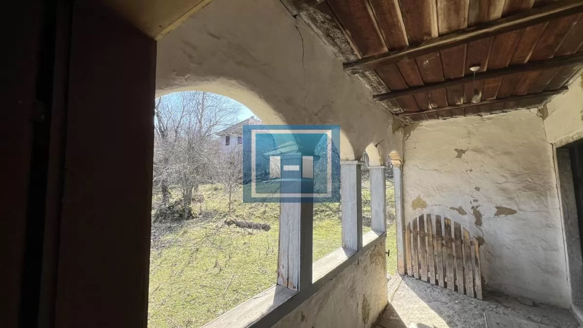 Staro autentično Srpsko ognjište sa 4 hektara zemlje u blizini manastira Kalenić Rekovac 51