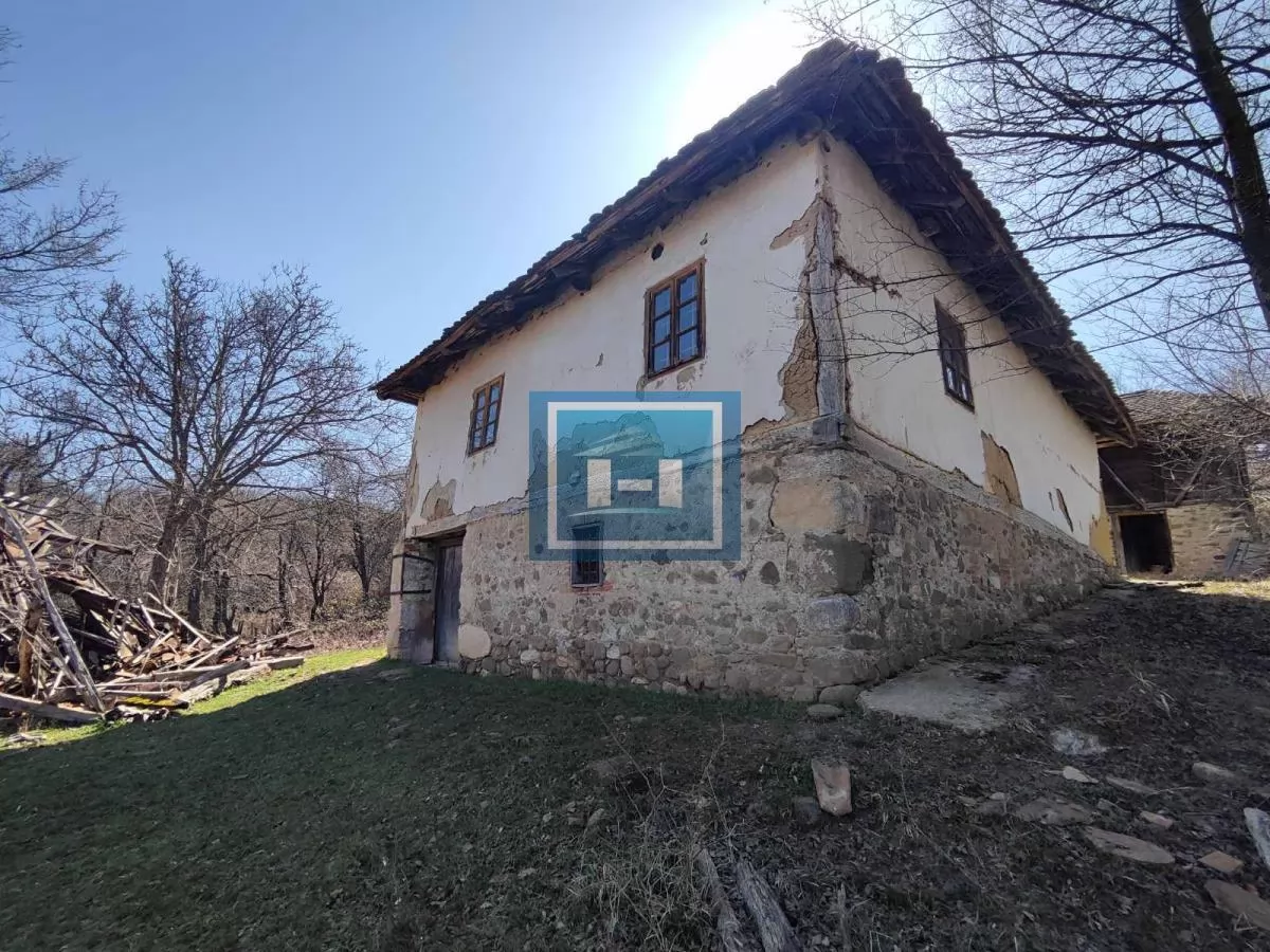 Staro autentično Srpsko ognjište sa 4 hektara zemlje u blizini manastira Kalenić Rekovac 6
