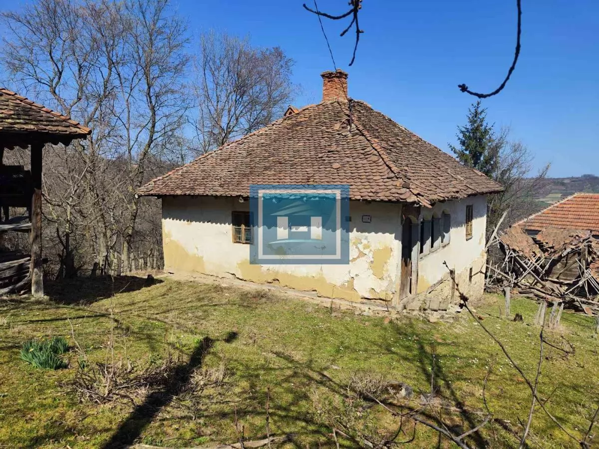 Staro autentično Srpsko ognjište sa 4 hektara zemlje u blizini manastira Kalenić Rekovac 7