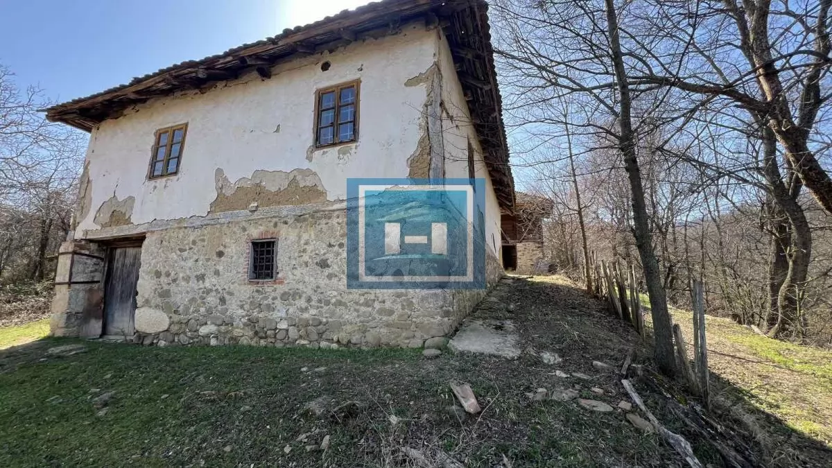 Staro autentično Srpsko ognjište sa 4 hektara zemlje u blizini manastira Kalenić Rekovac 8