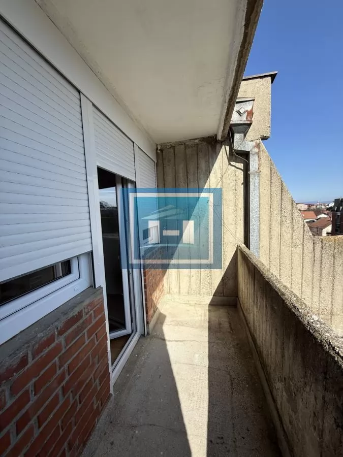 SUPER PONUDA – Dvosoban renoviran stan sa tri terase, Tabane – 170€ 12