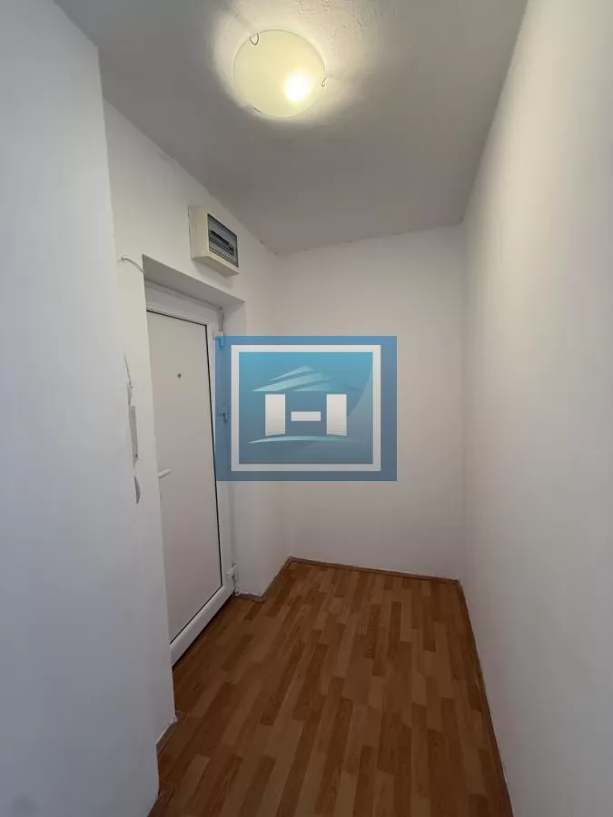 SUPER PONUDA – Dvosoban renoviran stan sa tri terase, Tabane – 170€ 18