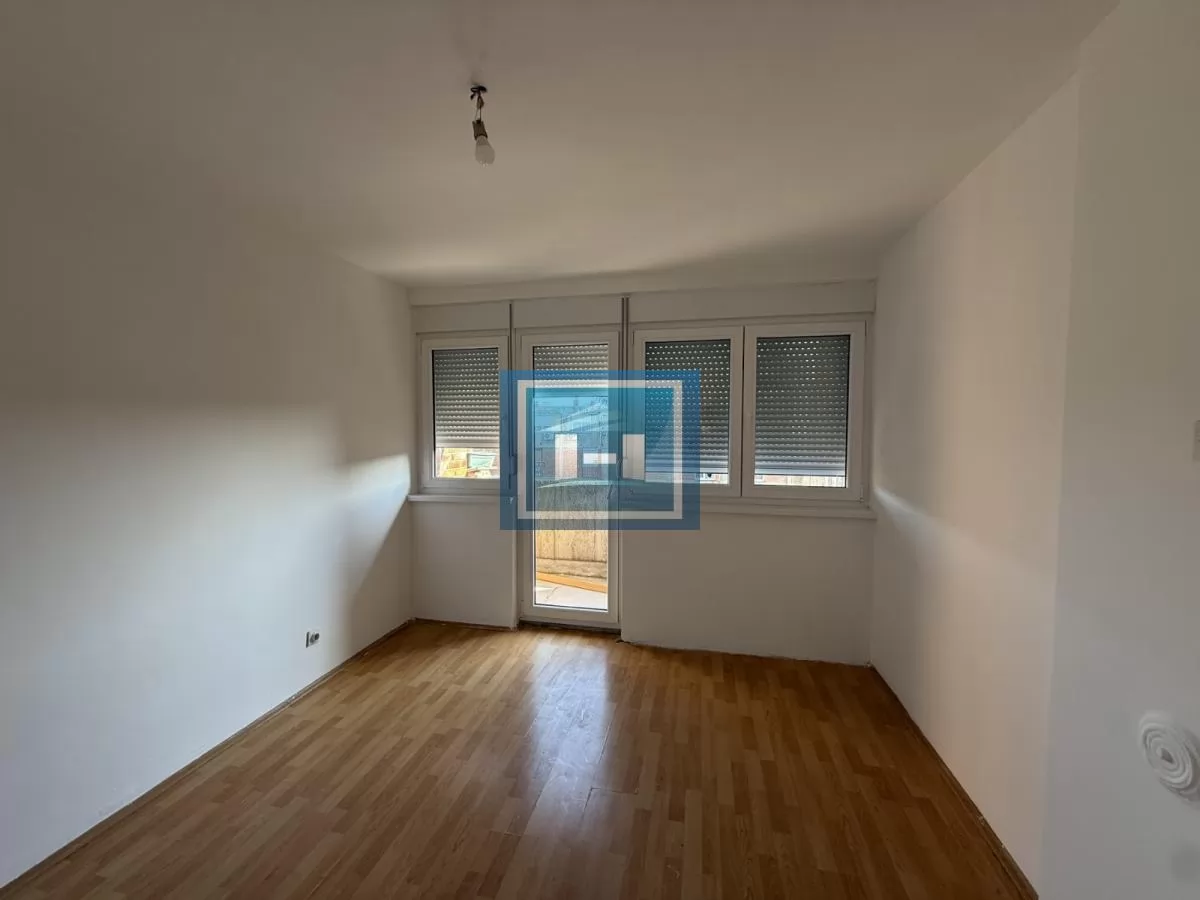 SUPER PONUDA – Dvosoban renoviran stan sa tri terase, Tabane – 170€ 6