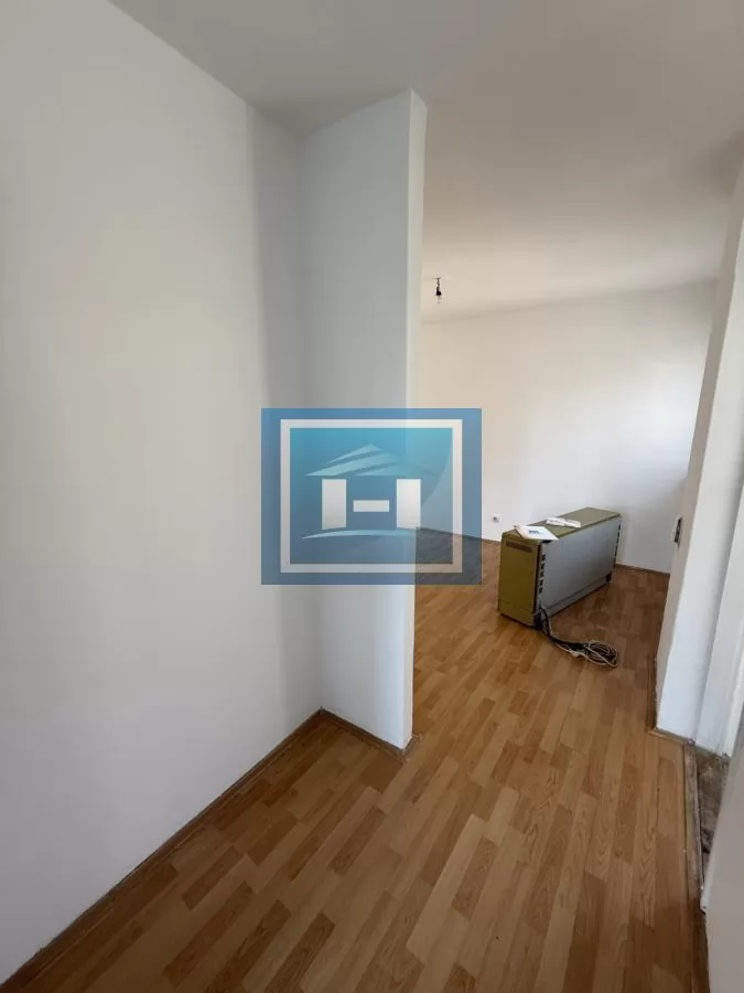 SUPER PONUDA – Dvosoban renoviran stan sa tri terase, Tabane – 170€ 7