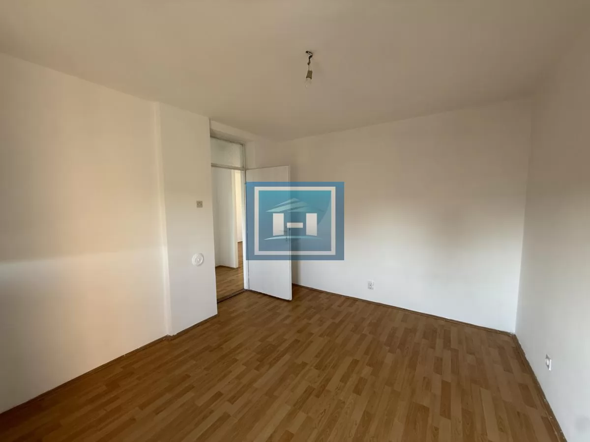 SUPER PONUDA – Dvosoban renoviran stan sa tri terase, Tabane – 170€ 8